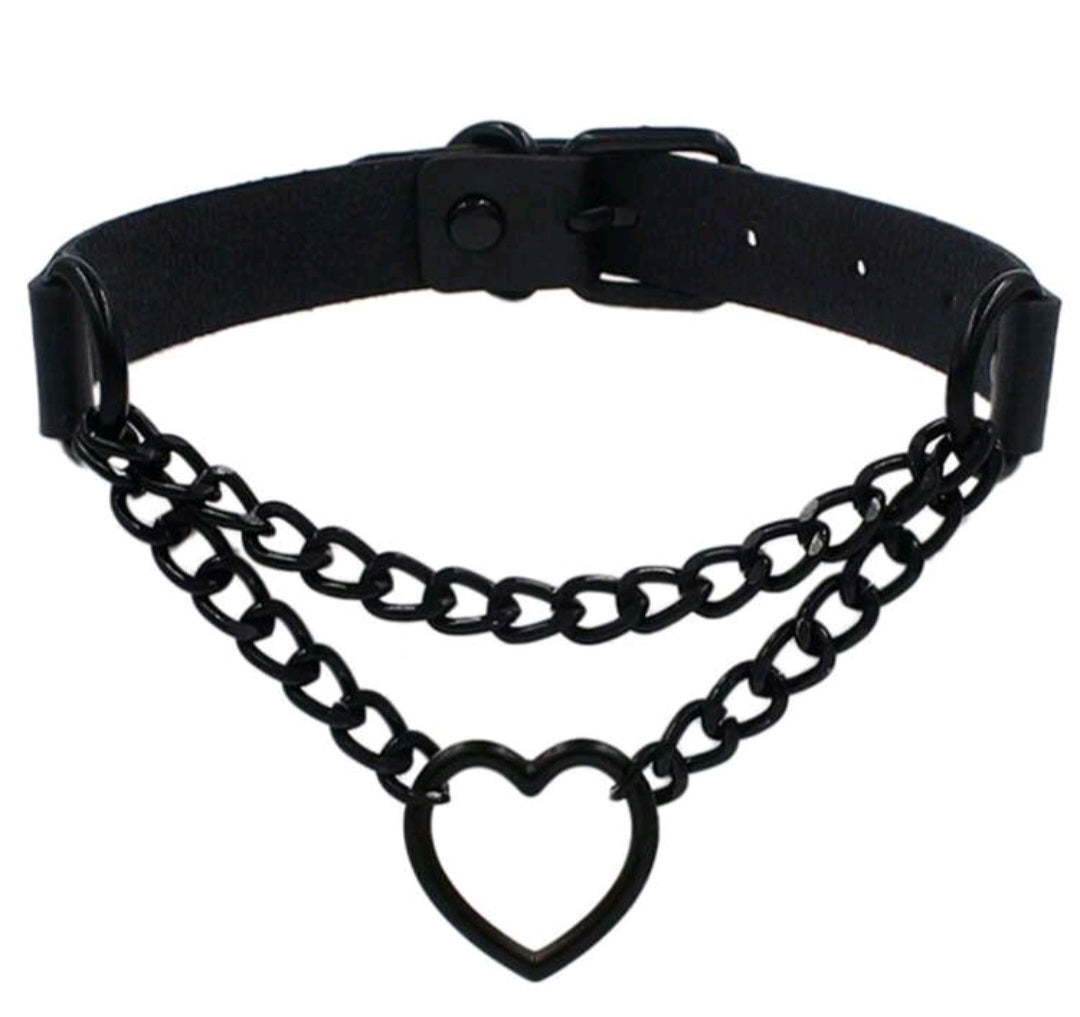 Black heart chain collar